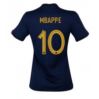 Camiseta Francia Kylian Mbappe #10 Primera Equipación Replica Mundial 2022 para mujer mangas cortas